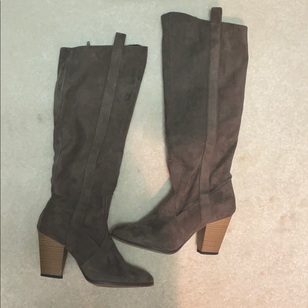 Suede boots